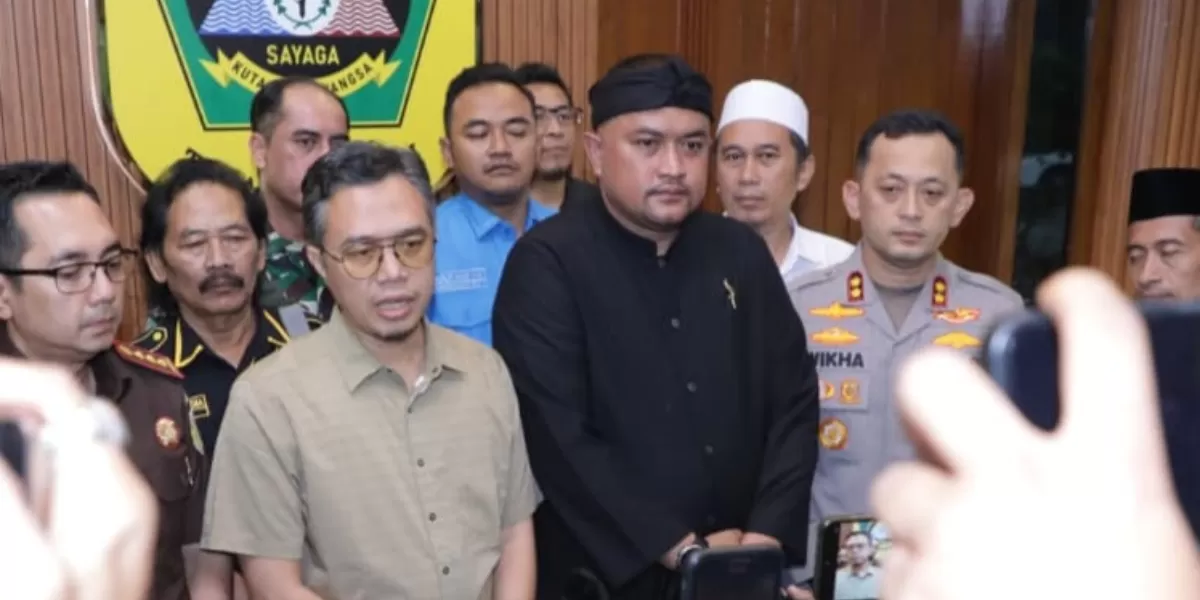 Bupati Bogor bersama Forkopimda memberikan keterangan pers usai rapat koordinasi P4GN di Pendopo Bupati, Cibinong. (Realitasonline.id/Dok)