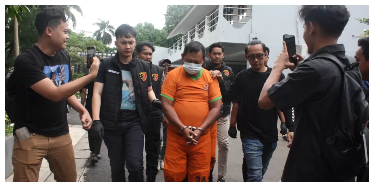 Petugas Polres Bogor menggiring tersangka kasus penyalahgunaan gas elpiji bersubsidi saat pengungkapan di Kabupaten Bogor. (Realitasonline.id/Dok)