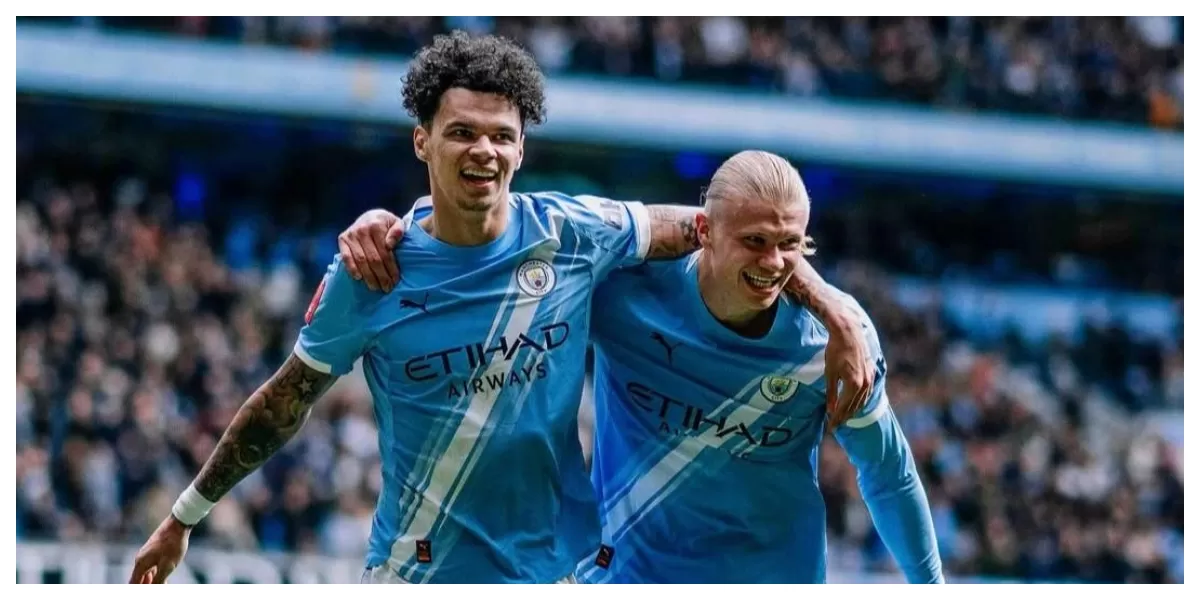 Keterangan Foto : Erling Haaland berselebrasi dengan Ryan O'Kelly setelah mencetak gol kegawang Liverpool (Realitasonline.id / ig : @mancity)