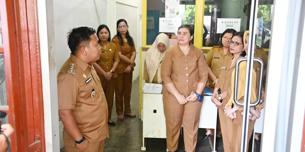Foto: Wali Kota Sibolga, Syukri Penarik saaat sidak di Puskesmas Sibolga Sambas. (Realitasonline.id/Dok)