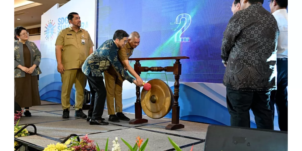Pj Sekda Sumut Sulaiman Harahap didampingi sejumlah OPD launching Program Bussiness Registration SDG's di lantai 3 Hotel Adimulia Medan. (Realitasonline.id/Kominfo Sumut/YT Hariono)