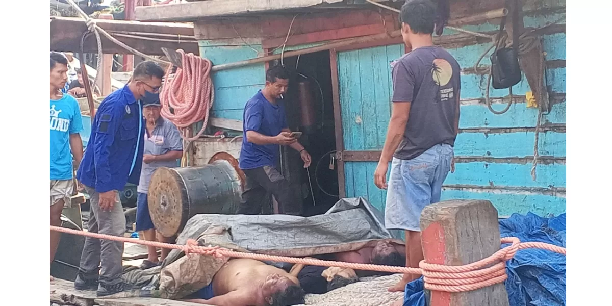 Tiga nelayan dinyatakan meninggal dalam peristiwa itu dan 13 orang selamat serta lima masih dalam pencarian.