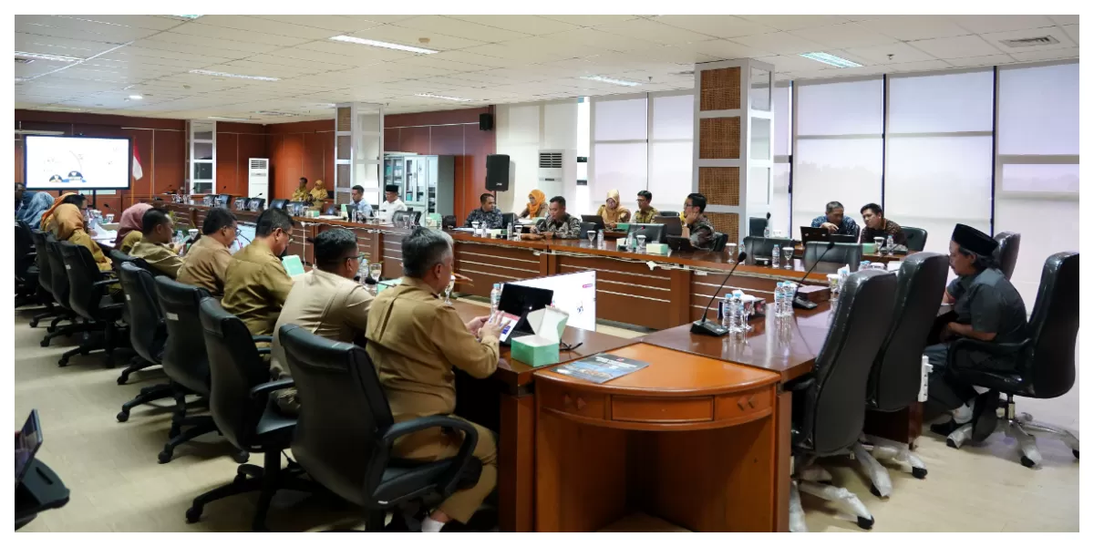 Pansus DPRD Kota Bogor menggelar rapat kerja bersama Sekda Denny Mulyadi membahas LKPJ Wali Kota Bogor Tahun Anggaran 2025, Selasa, 7 April 2026. (Realitasonline.id/Dok)