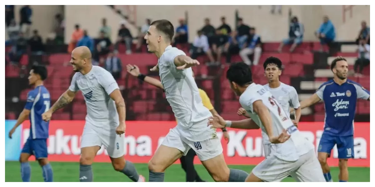 Keterangan Foto : Selebrasi pemain PSM saat mencetak gol kegawang PSIM (Realitasonline.id / ig : @psm_makassar)