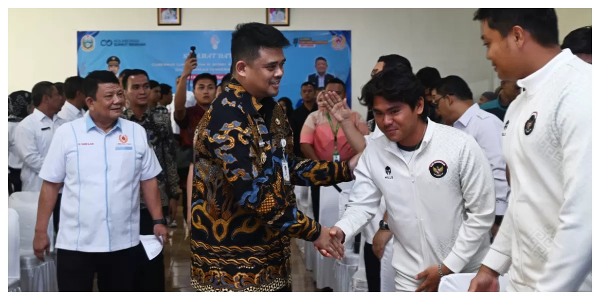 Pemberian tali asih atlet Sumut peraih medali SEA Games 2025 Thailand oleh  Gubernur Sumatera Utara (Sumut) Bobby Nasution (Realitasonline.id / Diskominfo Sumut / Fahmi Aulia)