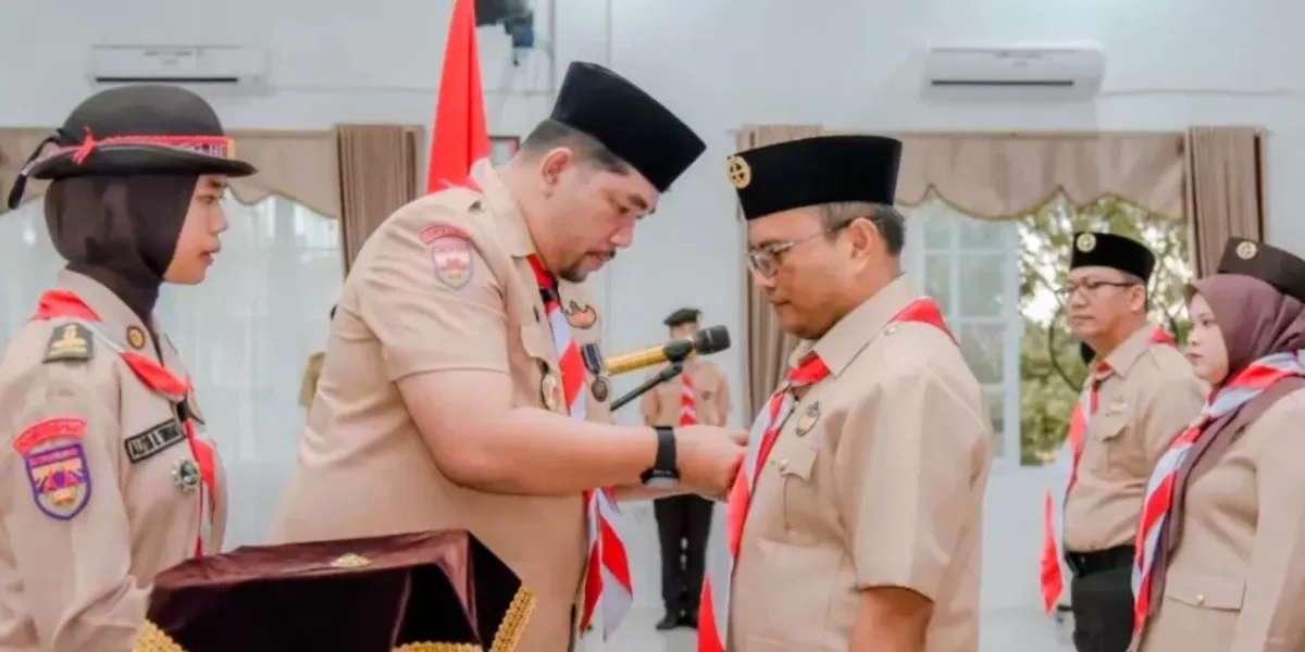 Wali Kota Padangsidimpuan, Letnan Dalimunthe, resmi memimpin Mabicab Gerakan Pramuka Kota Padangsidimpuan untuk masa bakti 2025 - 2030, melalui prosesi pelantikan di sula Kantor Bappetibang, Kompleks Perkantoran Pemko Padangsidimpuan, Sabtu (11/4/2026).(Foto: Realitasonline/Riswandy)