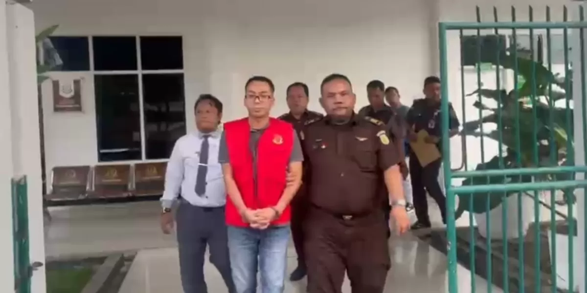 Kali ini yang dilakukan penahanan hasil pengembangan pemeriksaan selanjutnya di perkara Relasen Ginting yaitu tersangka Agung Ramadhan, S.Kom.