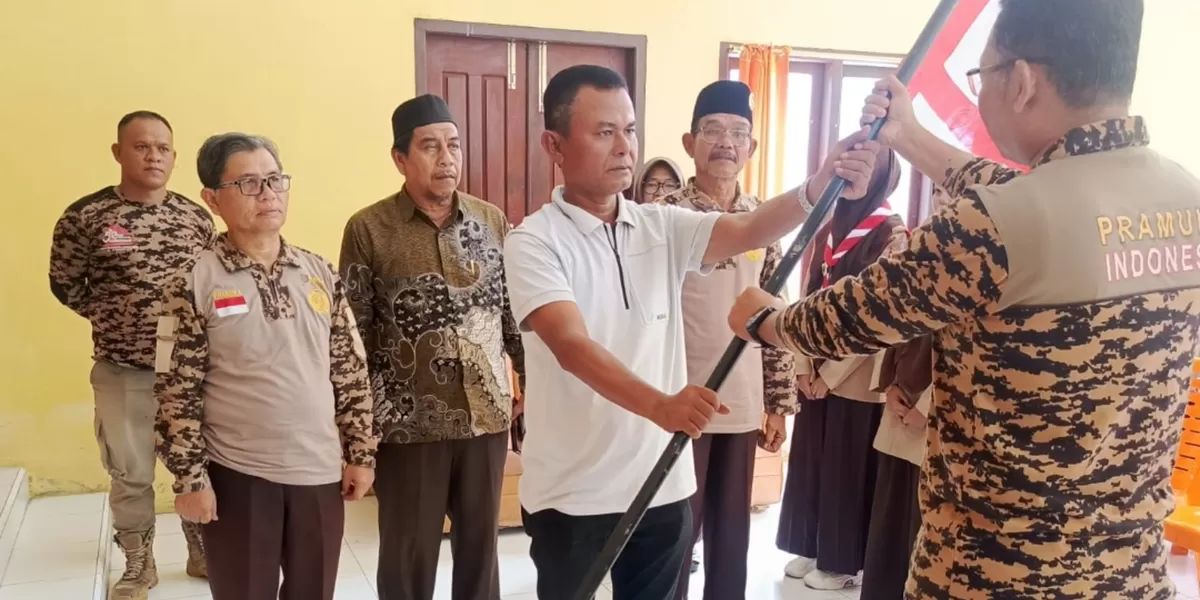 Foto: Ketua Kwarcab Pramuka Abdya, Cut Bang Zulkarnain melepas keberangkatan kontingen Pramuka Abdya saat mengikuti seleksi di Aceh Besar dalam rangka menuju Jambore Polandia 