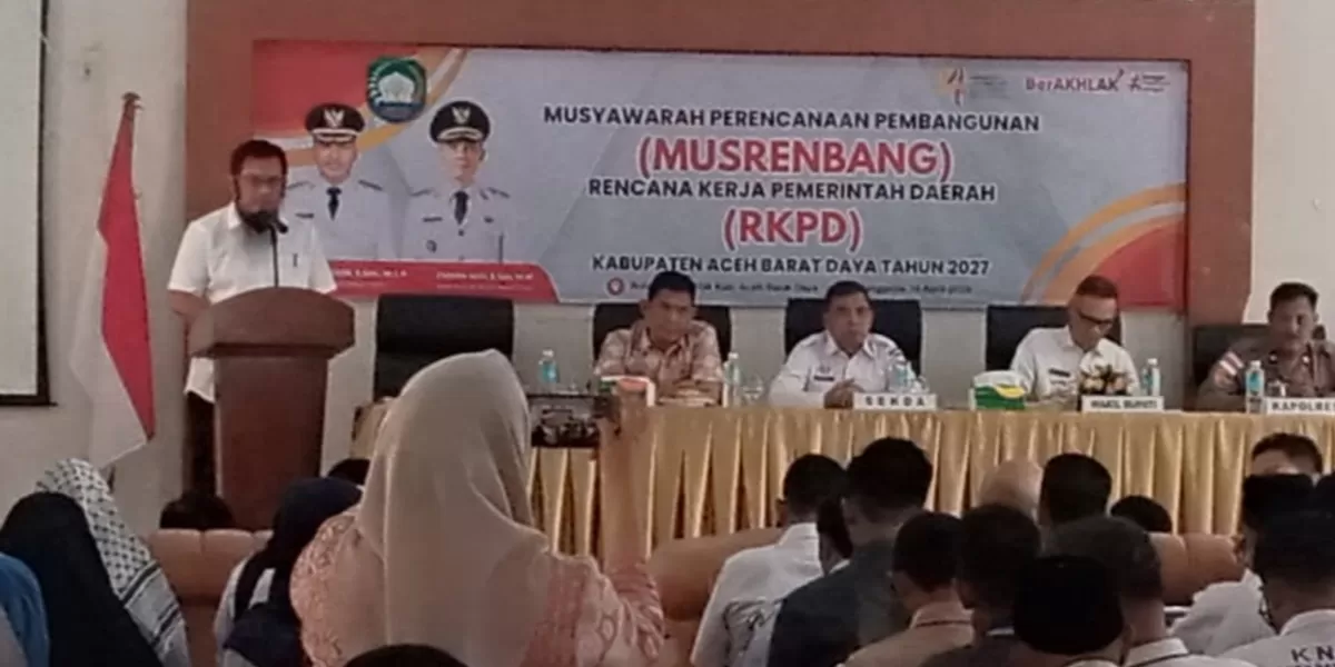 Foto: Kepala Bapperida Abdya Sufrinaldi menyampaikan laporan dalam kegiatan Musrenbang kabupaten di Aula Bapperida setempat, Rabu (15/4/2026)