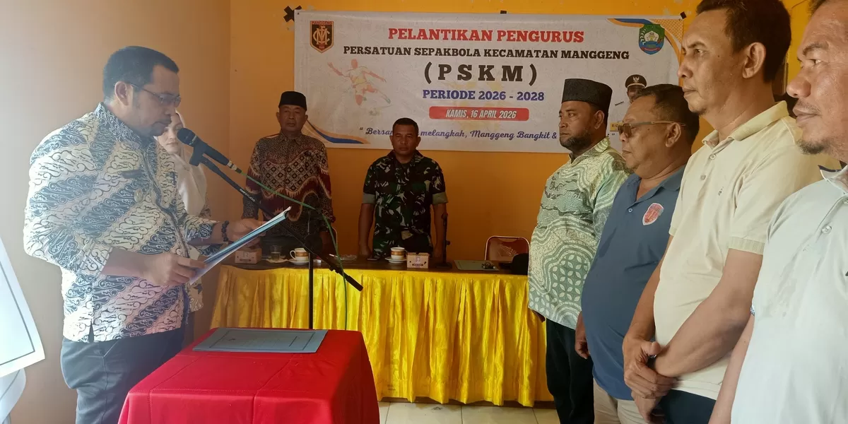 Foto: Camat Manggeng Ridha Wiyardi melantik pengurus PSKM untuk memajukan dunia olahraga di Kecamatan Manggeng, Kabupaten Abdya, Kamis (16/4/2026)