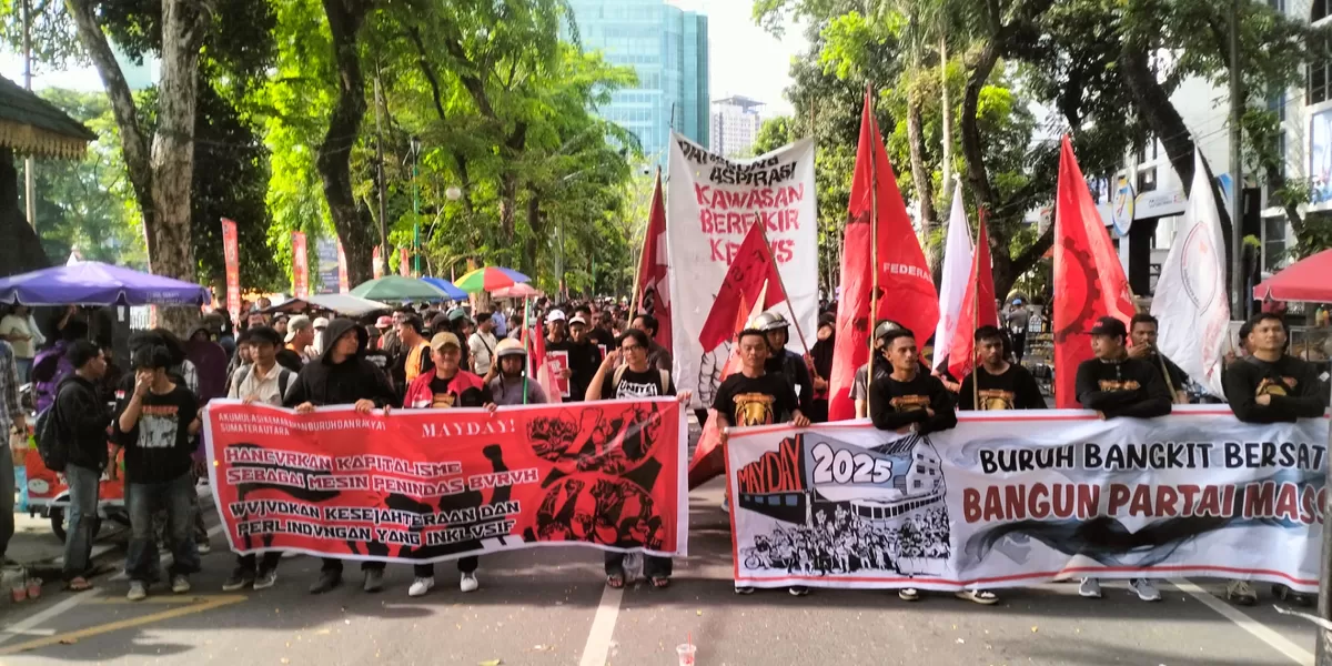 AKBAR Sumut turun ke jalan yang mengkritik sejumlah kebijakan pemerintah pada Hari Buruh 1 Mei 2025 tahun lalu. (Realitasonline.id/mukhtarhabib)
