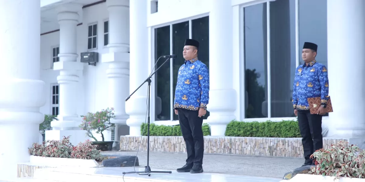 wakil bupati Asahan rianto saat memimpin upacara