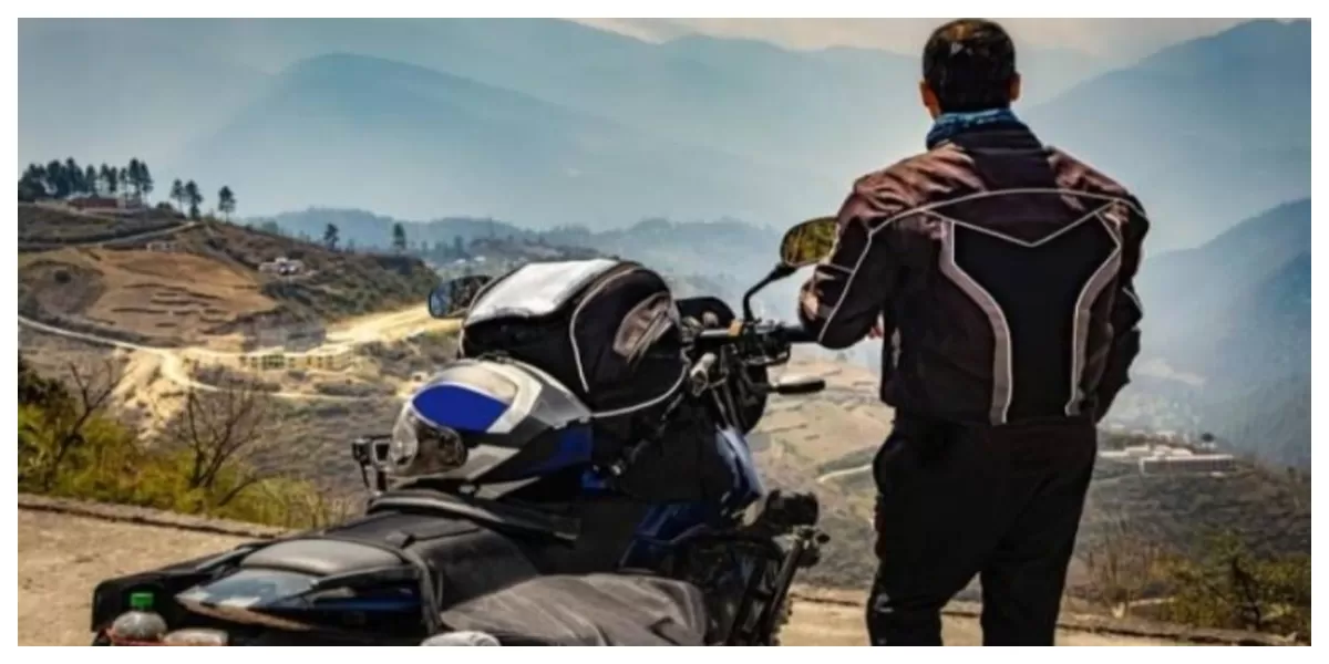 Keterangan Foto: ilustrasi perlengkapan touring motor matic (Realitasonline/Freepik.com)