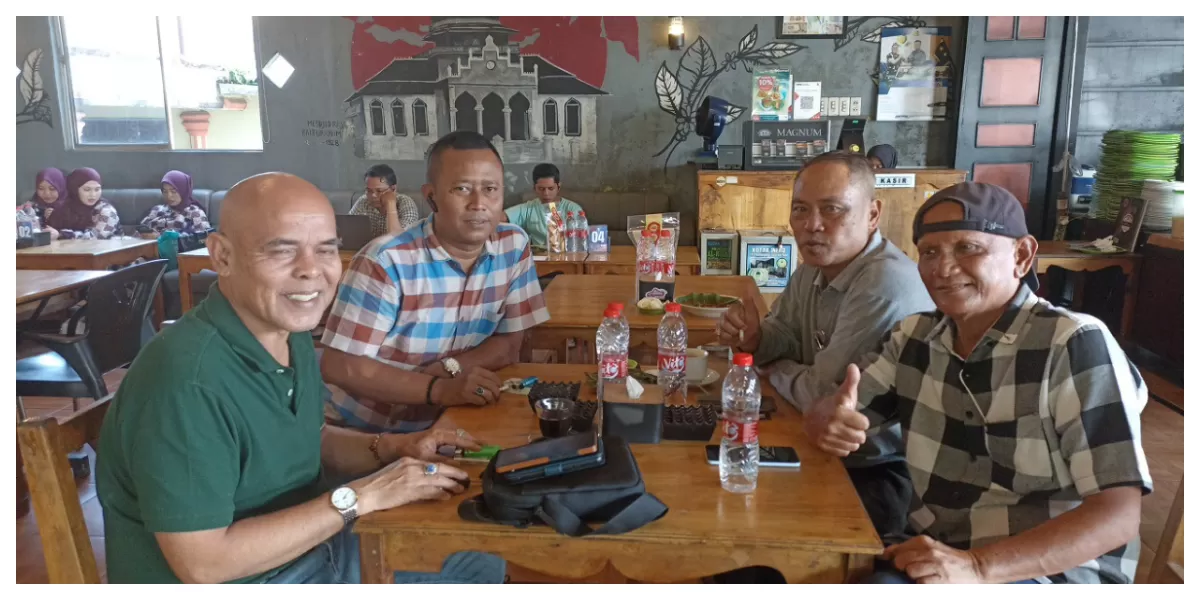  Pertemuan anggota DPRD Kota Binjai dengan awak media dan LSM. (Realitasonlin.id/Dok)