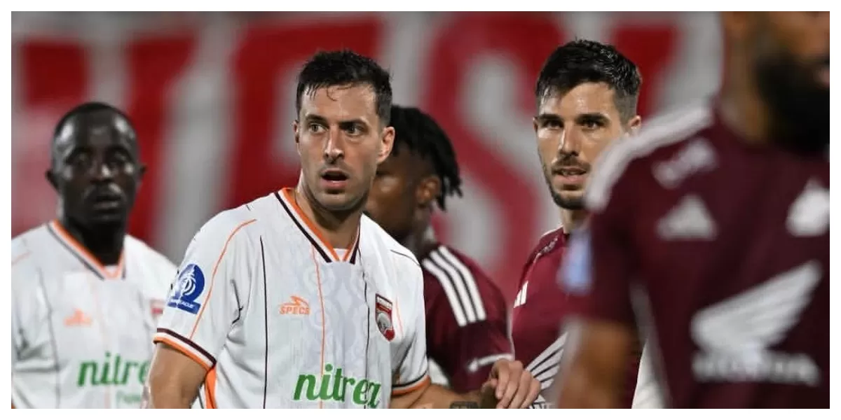 Keterangan Foto : Pemain Borneo FC dan PSM Makassar saling menjaga satu sama lain (Realitasonline.id / : @borneofc.id)