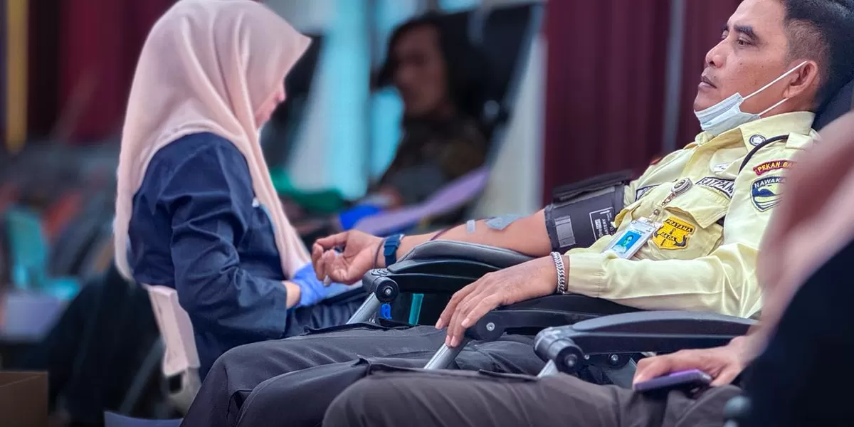 Para pekerja di lingkungan PT Pertamina Hulu Rokan (PHR) Zona Rokan antusias mengikuti kegiatan donor darah di Gedung RCC Rumbai, Rabu (15/4/2026).