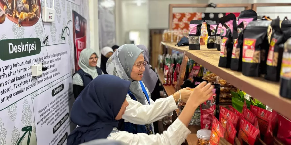 Tim CID PHR saat melakukan monitoring di outlet Koperasi Pucung Rebung, Rumbai, Pekanbaru.  Koperasi Pucuk Rebung hadir sebagai simbol kemandirian ekonomi yang mampu bersaing hingga skala internasional.