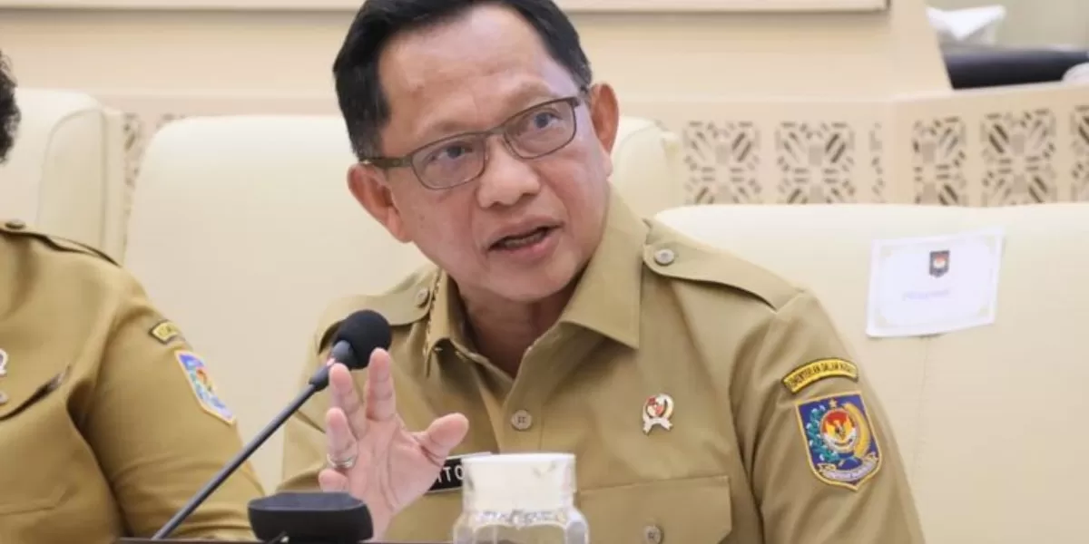 Menteri Dalam Negeri (Mendagri) Muhammad Tito Karnavian resmi menerbitkan Surat Edaran (SE) tentang pola kerja ASN PNS dna PPPK WFH sebanyak satu hari kerja dalam satu minggu  (Foto/otda.kemendagri.go.id)