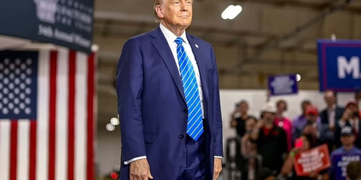 Presiden AS Donald Trump mengeluarkan perintah eksekutif yang membatalkan akuisisi aset semikonduktor Emcore senilai Dolar AS 2,92 juta atas dasar keamanan nasional.  (Facebook.com @Donald J. Trump)