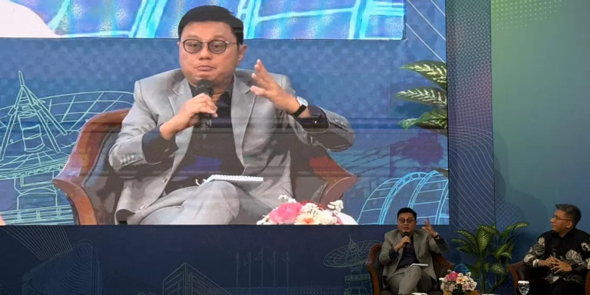 Wakil Direktur Utama MIND ID, Dany Amrul Ichdan, saat memaparkan materi "Ekonomi Inklusif untuk Indonesia Naik Kelas" di Aula Barat ITB, Bandung (Dok. Mind ID)