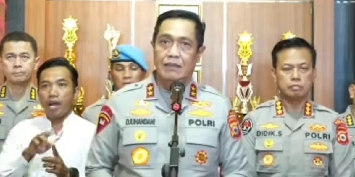 Kapolda Sulsel Irjen Pol Djuhandhani Rahardjo Puro memberikan keterangan terkait kematian Bripda Dirja Pratama di Polres Pinrang (Z.A)