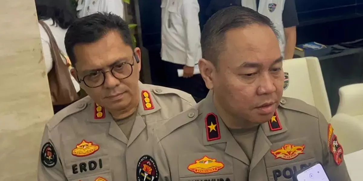 Karopenmas Divisi Humas Polri Brigjen Pol. Trunoyudo Wisnu Andiko saat memberikan keterangan resmi mengenai perkembangan kasus penembakan di Makassar (Dok. Polri)