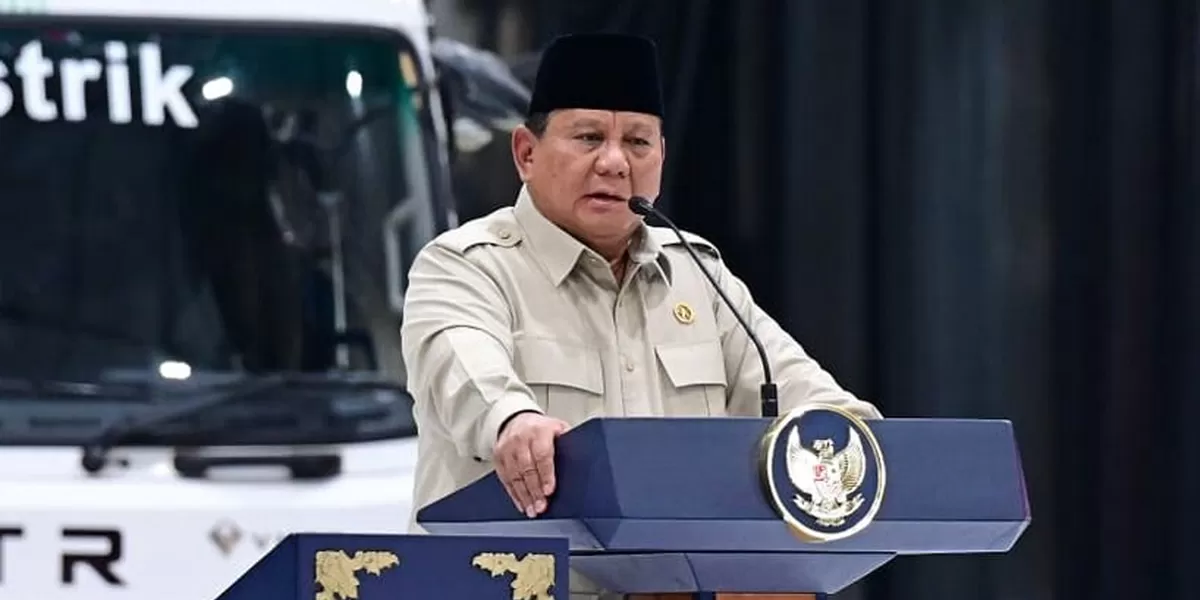 Presiden Prabowo Subianto saat meresmikan pabrik kendaraan listrik di Magelang, menegaskan komitmen menuju kemandirian energi melalui elektrifikasi. (Dok. Biro Pers Sekretariat Presiden)