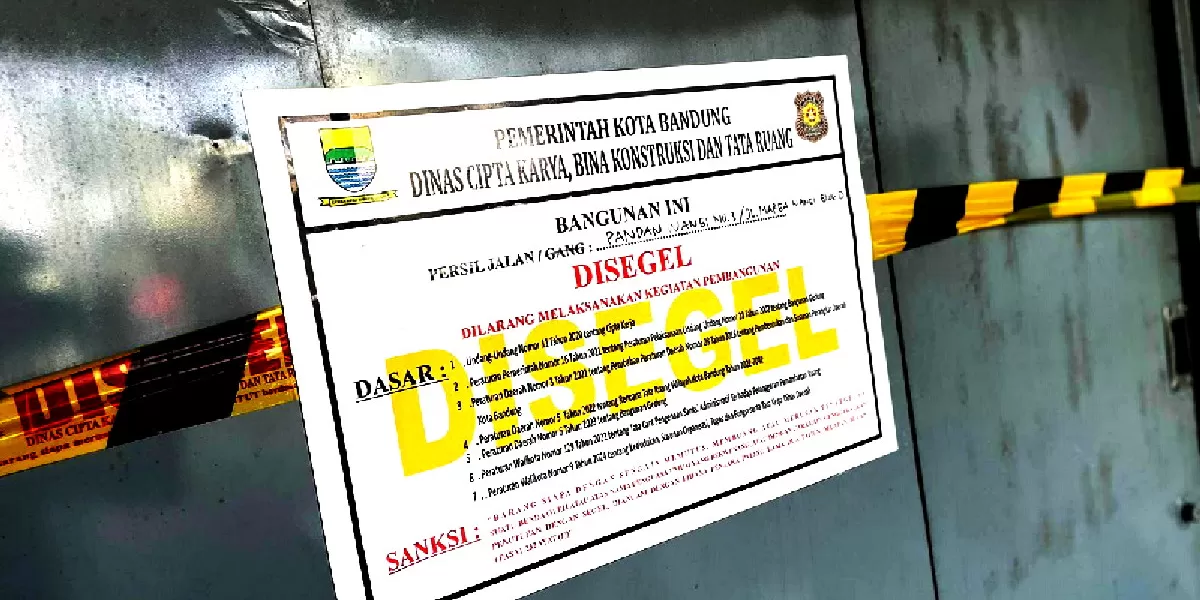 Satpol PP Kota Bandung melakukan penertiban terhadap sebuah bangunan tanpa Persetujuan Bangunan Gedung (PBG) di Jalan Pandanwangi, (Bandung.go.id)