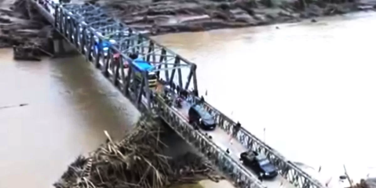 TNI Angkatan Darat melalui program Jembatan Garuda membangun 35 unit Jembatan Bailey di berbagai kabupaten di Provinsi Aceh guna mempercepat pemulihan infrastruktur serta memperkuat konektivitas antarwilayah.