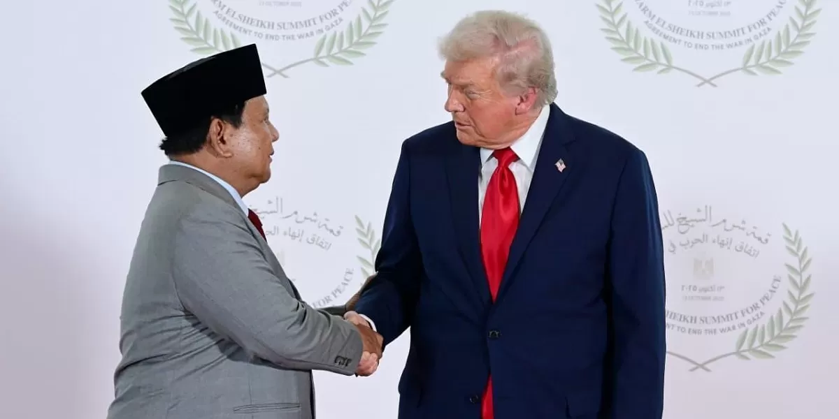 Prabowo Subianto dan Donald Trump.  Momen penandatanganan kesepakatan perdagangan Indonesia Amerika Serikat yang disebut bersejarah oleh USTR dan pelaku industri Amerika. (Dok. Setkab.go.id)