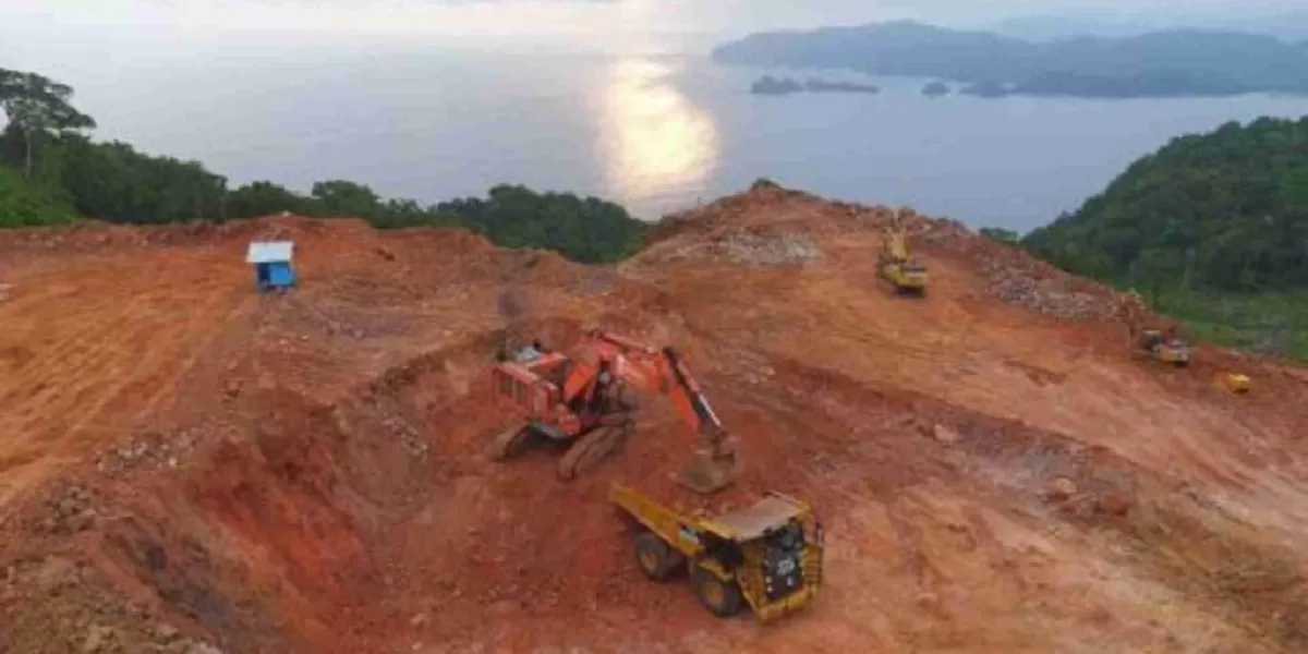 Situasi kawasan Tumpang Pitu Banyuwangi yang kerap menjadi sorotan publik terkait isu lingkungan dan aktivitas pertambangan emas. (Dok. javanesiatours.com)