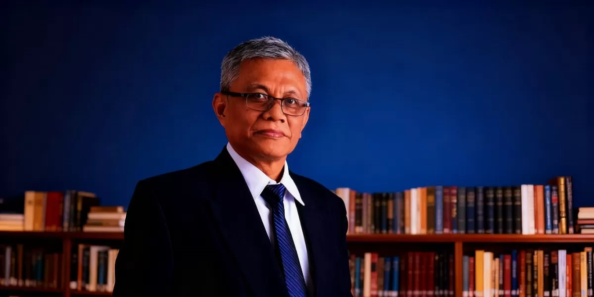 Elektrifikasi transportasi dinilai Ekonom Senior INDEF Prof Didik J Rachbini Ph.D sebagai langkah strategis mengurangi tekanan APBN akibat subsidi energi yang terus meningkat setiap tahun. (Dok. Kreasi Dola AI)