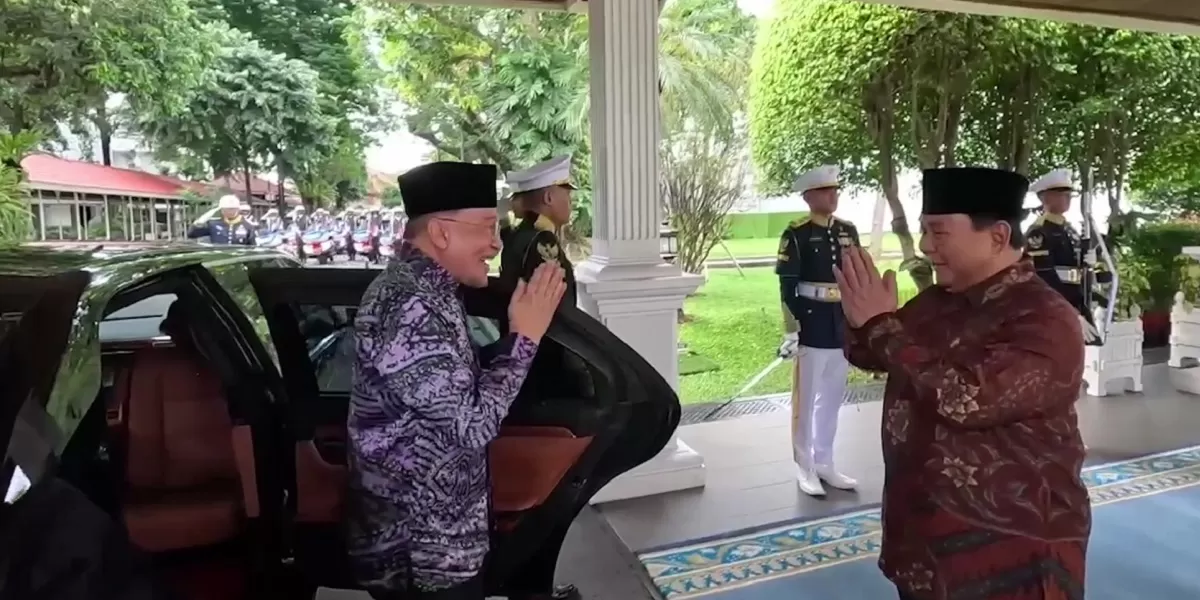 Prabowo dan Anwar Ibrahim bertukar pandangan soal strategi diplomasi damai merespons konflik global yang memengaruhi ekonomi internasional. ( Dok. Bakom RI)