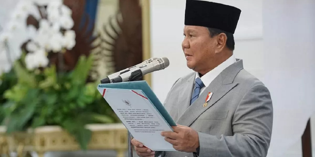 Presiden Prabowo memaparkan peluang ekonomi Indonesia di hadapan pimpinan kementerian dan korporasi negara. (Dok. Instagram @prabowo)