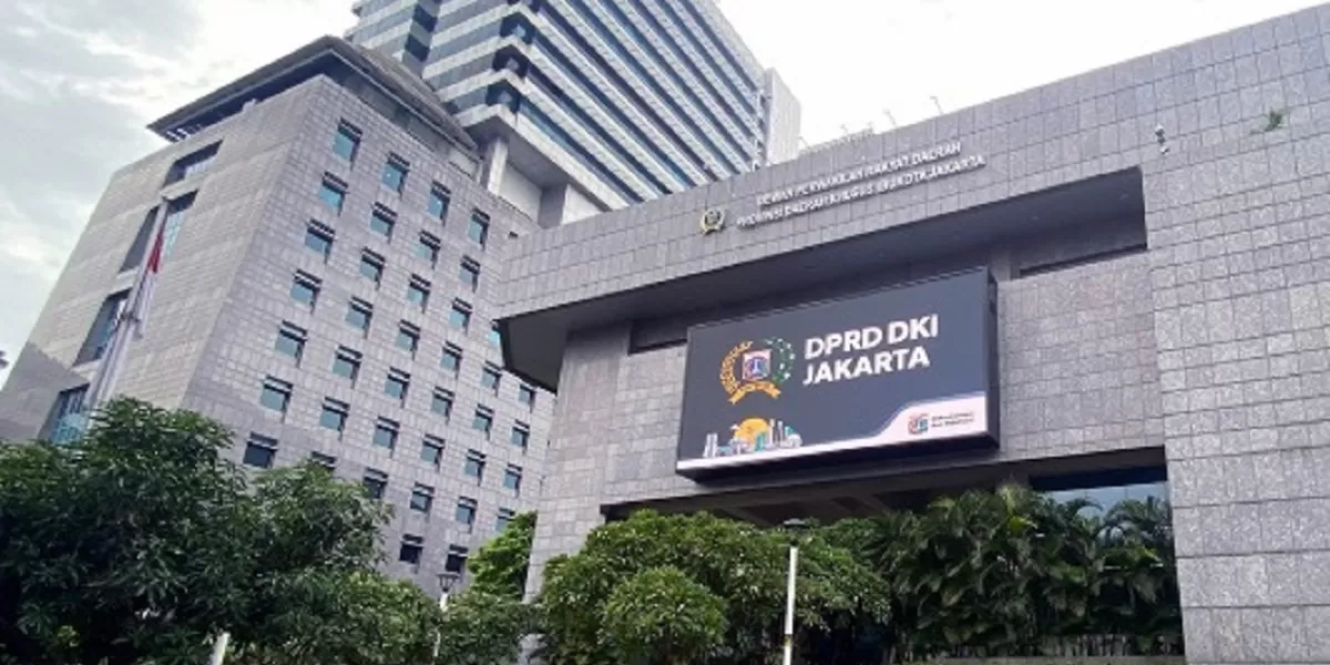 Gedung DPRD DKI Jakarta masuk sorotan setelah CBA mengungkap dugaan pengulangan proyek rehabilitasi dengan nomenklatur berbeda pada 2026.   (Facebook.com @DPRD Provinsi DKI Jakarta)