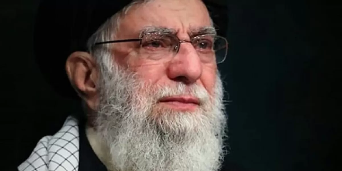 Pemimpin Iran, Ayatollah Ali Khameini. Isu kematian Ali Khamenei memperlihatkan peran perang psikologis dalam konflik militer modern antara negara besar dunia.  (Instagram.com @khamenei.english_)