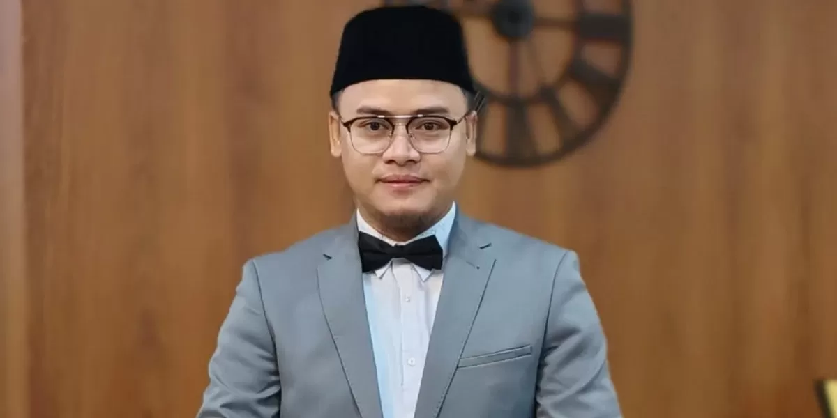Juru Bicara Kementerian Haji dan Umrah RI, Ichsan Marsha. Jemaah umrah Indonesia tiba di bandara setelah proses kepulangan bertahap yang diawasi pemerintah di tengah dinamika keamanan Timur Tengah. (Instagram.com @ichsanmpiliang)