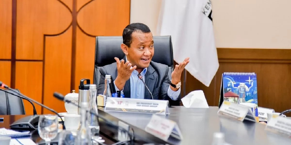 Menteri ESDM Bahlil Lahadalia menyampaikan keterangan soal keamanan pasokan LPG nasional di tengah dinamika geopolitik global di Istana Negara Jakarta.  (Dok. Instagram @bahlillahdalia)