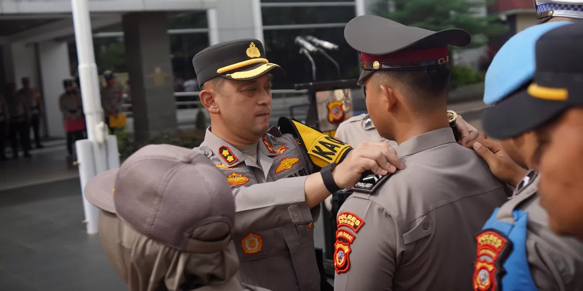 Kapolres Bogor pimpin apel kenaikan pangkat personel, lanjutkan penanaman pohon dan cek rusun anggota Polri. (DM)