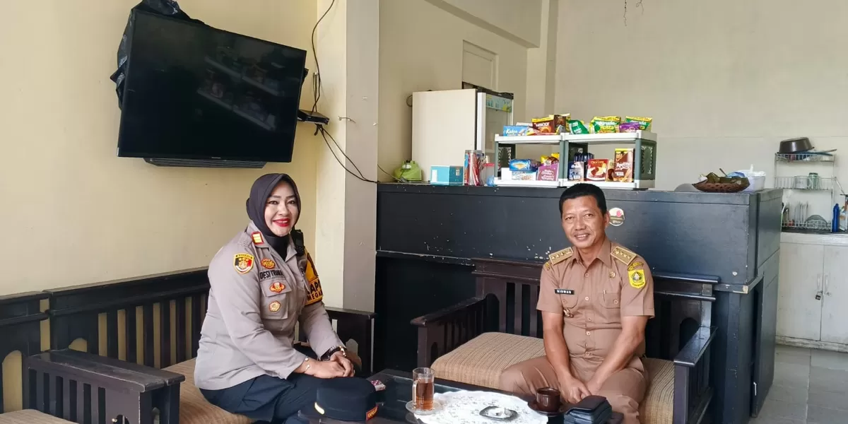 Kapolsek Megamendung AKP Desi Triana, SH, MH bersilaturahmi dengan Camat Megamendung guna memperkuat sinergi kamtibmas. (DM)
