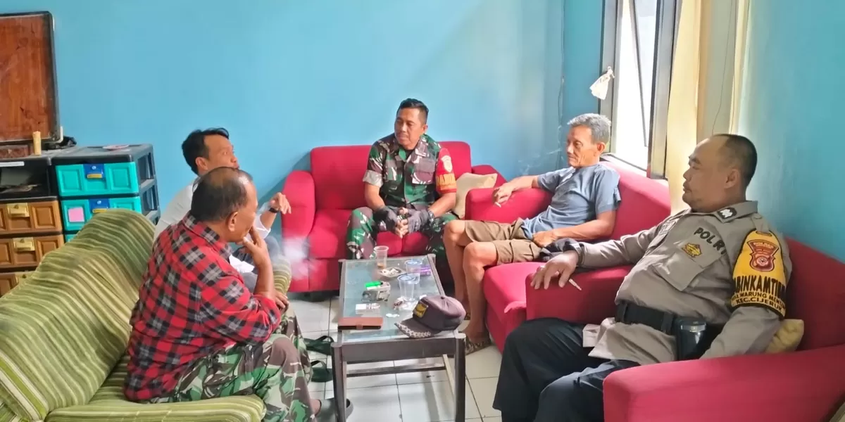 Sinergitas TNI&ndash;Polri, Bhabinkamtibmas dan Babinsa Sambangi Warga Desa Warung Menteng (DM)