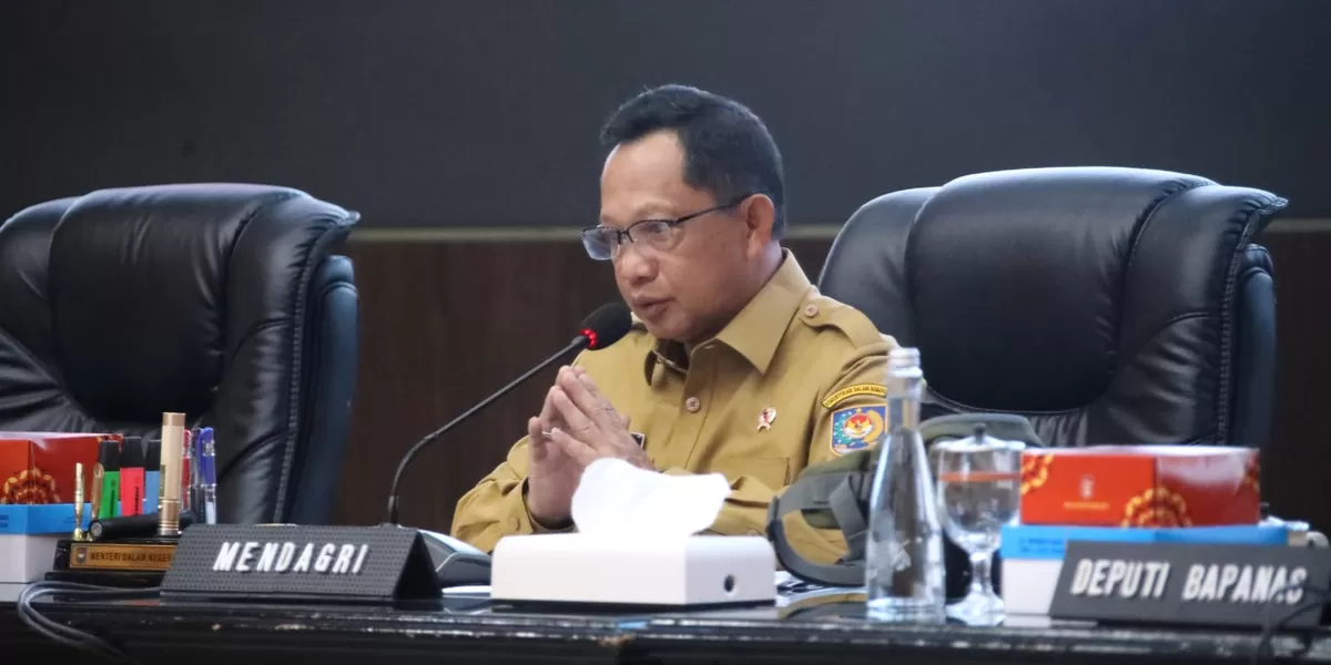 Mendagri Tito Karnavian memimpin rakor inflasi, ingatkan daerah waspadai harga pangan dan perkuat cadangan logistik. (Ist)