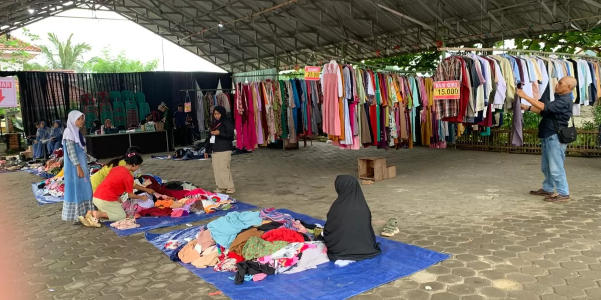 Bazaar Amal Akbar Bogor Barat Hadirkan Pakaian Murah Mulai Seribu Rupiah Hasil Penjualan Didonasikan untuk Aceh dan Sumatera (AF)