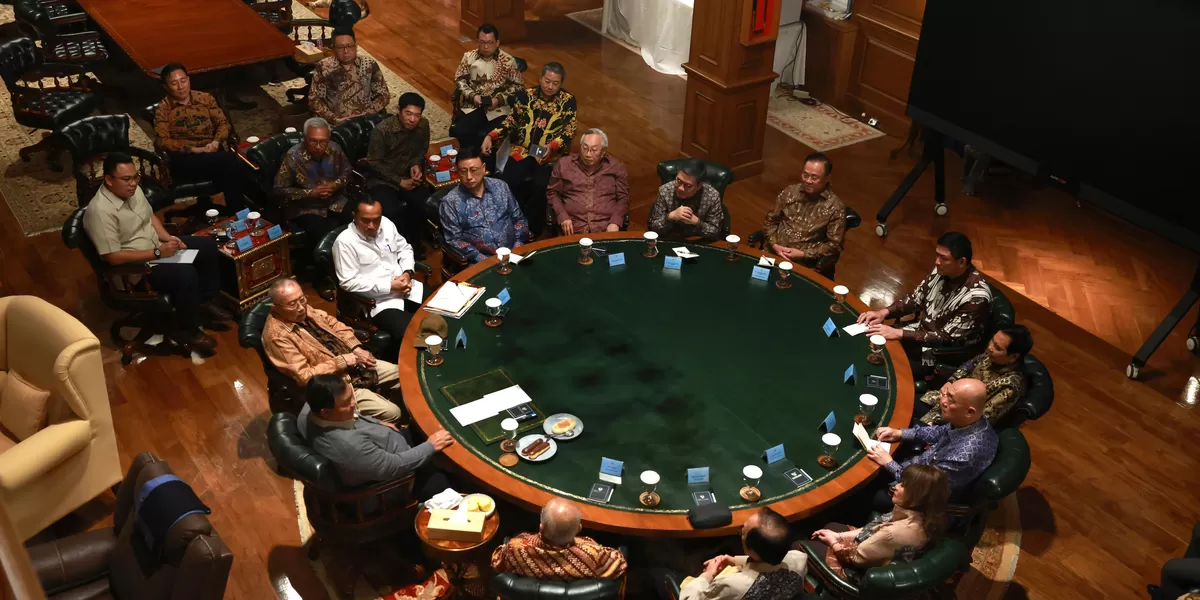 Presiden Prabowo Subianto berdialog dengan pengurus APINDO di Hambalang membahas peran industri dan penciptaan lapangan kerja. (Ist)