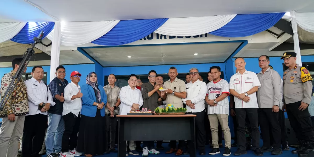 Wali Kota Bogor Dedie Rachim bersama PWI Kota Bogor meresmikan Ambulans Andalan saat HPN 2026 dan HUT ke-80 PWI. (Ist)