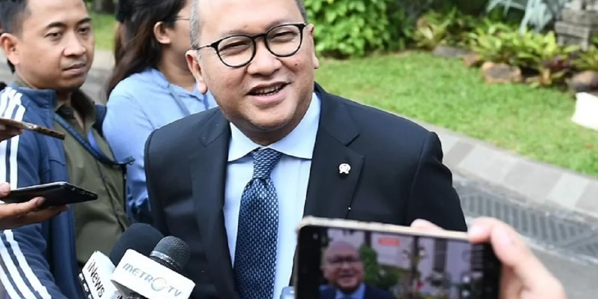 Menteri Investasi Rosan Perkasa Roeslani menjelaskan implementasi KBLI 2025 sebagai langkah strategis memperkuat kepastian hukum dan kemudahan perizinan usaha Indonesia.  (Facebook.com @Rosan Roeslani)