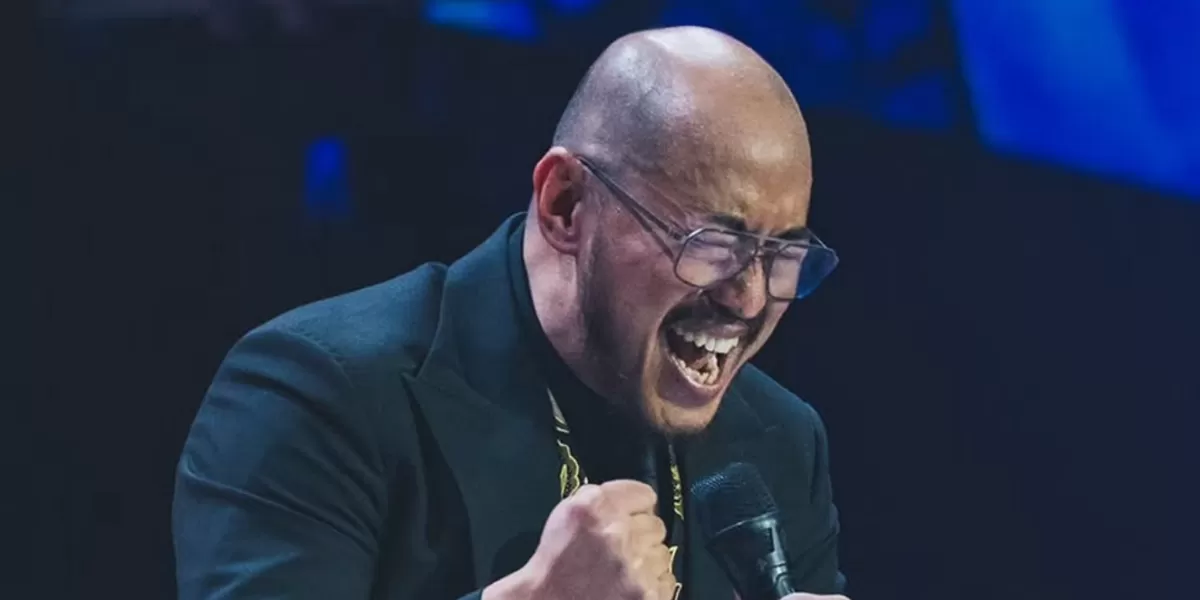 Pandji Pragiwaksono saat menghadiri prosesi sidang adat Toraja yang dihadiri 32 perwakilan masyarakat adat pada Februari 2026 terkait materi komedi lama.  (Instagram.com @pandji.pragiwaksono)