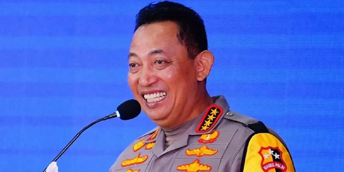 Kapolri Jenderal Listyo Sigit Prabowo. Barang bukti emas dan dokumen transaksi diamankan penyidik Bareskrim Polri dalam pengusutan jaringan pertambangan tanpa izin bernilai puluhan triliun rupiah. (facebook.com @Listyo Sigit Prabowo)