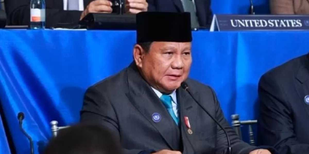 Presiden Prabowo Subianto menjelaskan strategi Indonesia bergabung Board of Peace untuk memperkuat diplomasi kemerdekaan Palestina dalam diskusi bersama pakar dan jurnalis senior. (Dok. Instagram @prabowo)