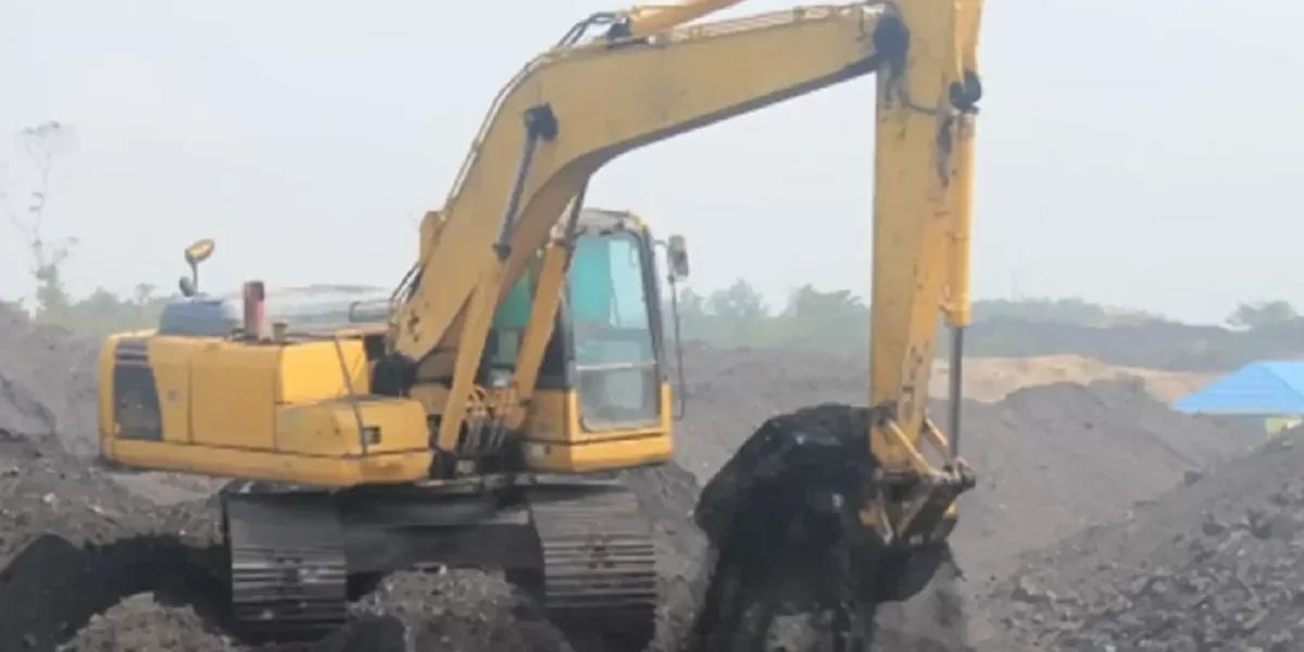 Aktivitas operasional tambang batu bara milik IATA yang mencatatkan produksi 3,56 juta MT sepanjang tahun 2025.   (Dok. mncenergy.com)